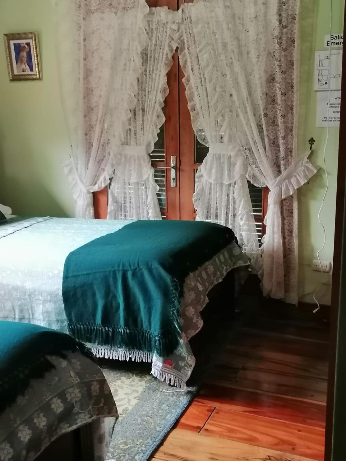 Hostal Saint Mary'S ตาบาเบลา ภายนอก รูปภาพ